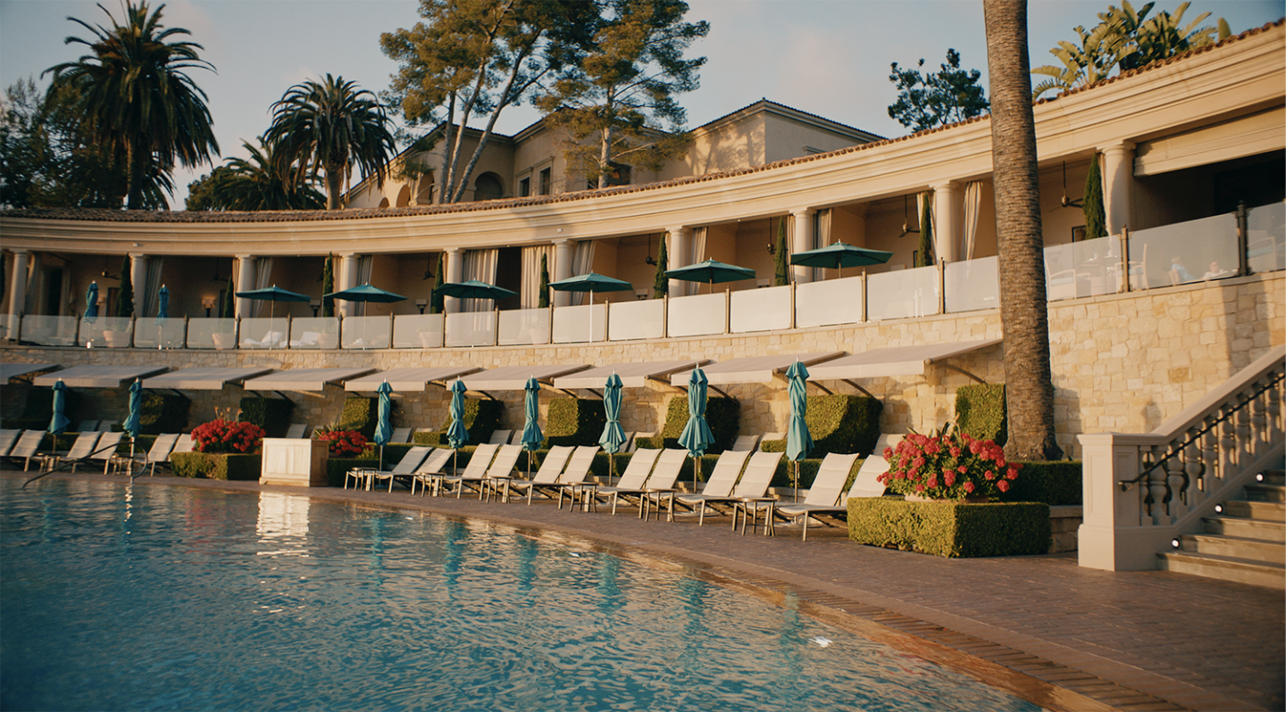 coliseum pool cabanas
